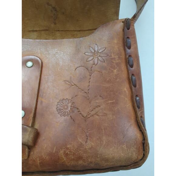 Vtg 60s Tooled Stitched Leather Shoulder Bag Floral detail Rustic Boho Crossbody - Picture 3 of 11
